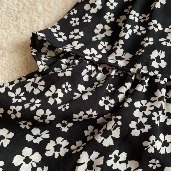 Who What Wear Meadow Floral Ruffle Dress - Picture 10 of 11